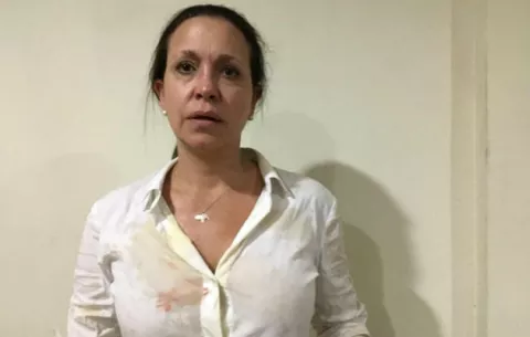 Atacan a opositora María Corina Machado durante acto político en Venezuela