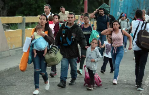 Venezuela reactiva el paso peatonal en su frontera más dinámica con Colombia