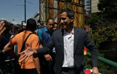 Juan Guaidó abordó en Panamá el vuelo de retorno a Venezuela