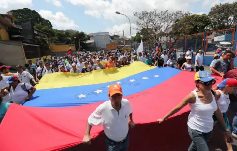 Venezuela: Presidente interino, Juan Guaidó regresa a Caracas