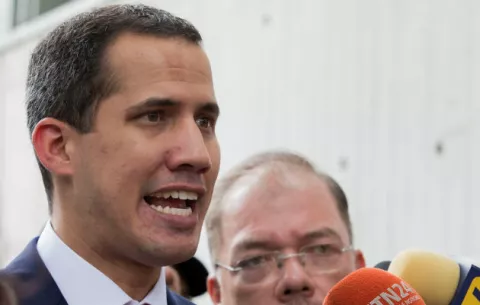 Guaidó niega conocer a criminales colombianos con los que se tomó una foto