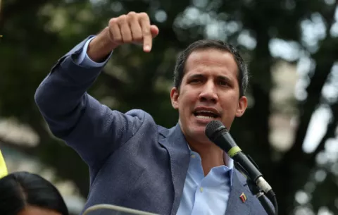 Estudio advierte de riesgo de "fractura" en coalición que apoya a Juan Guaidó