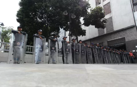 Cierran el edificio administrativo del Parlamento venezolano por alarma de bomba