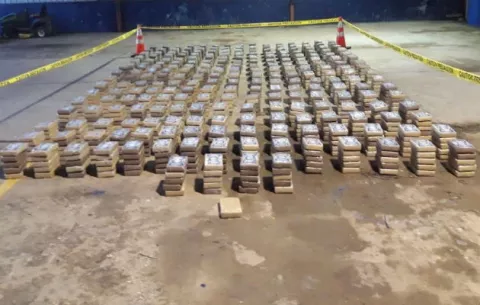Hallan más de mil 220 paquetes de droga ocultos en una caleta en Veraguas