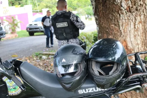 Atacan a policías que trataban de frenar un caso de violencia doméstica