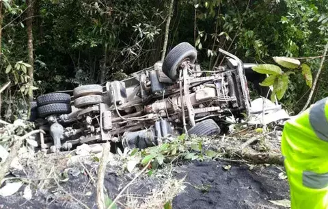Muere conductor de camión al accidentarse en Santa Fe de Veraguas 