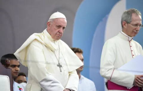 "Esta sociedad consume y se consume", mensaje del papa Francisco en el Viacrucis 