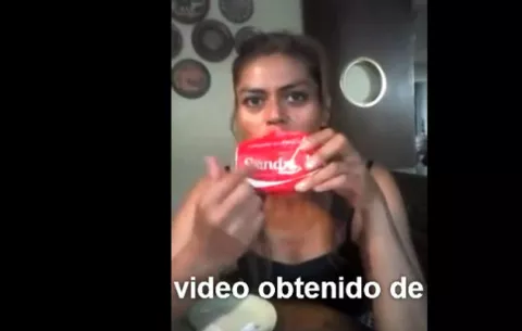 Video: Molestas porque sus nombres no aparecen en la lata de Coca-Cola