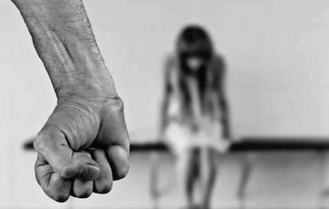 Detienen a un hombre por llevarse a una menor, por violarla y dejarla embarazada