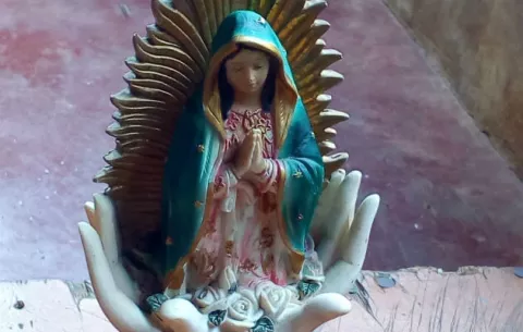 Imagen de la Guadalupe es hallada en playa de isla del Golfo de Montijo  