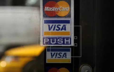 Posible suspensión de Visa y Mastercard tendría impacto limitado en Venezuela