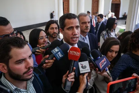 Juan Guaidó: Gobierno de Maduro no podrá emitir documentos migratorios a los colombianos