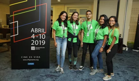 Voluntariado de amor  por el cine
