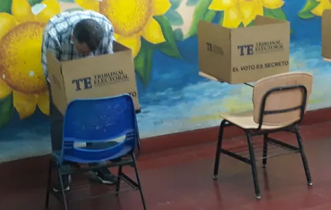 Baja participación en elecciones primarias panameñistas y del FAD, hasta las 10:30 de  la mañana