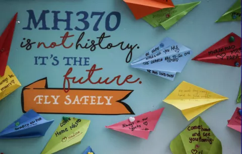 Familiares de los desaparecidos del vuelo MH370 reclaman saber qué ocurrió