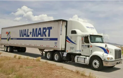 Walmart baja previsión de beneficios anuales 