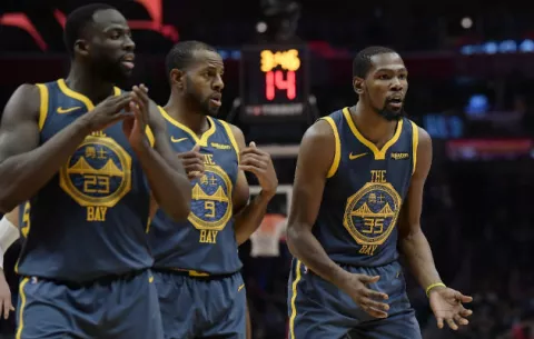 Warriors en crisis, Grizzlies consolidan liderato y James anota 51 puntos 