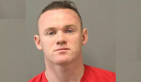 Wayne Rooney, arrestado y acusado de injurias e intoxicación en un lugar público