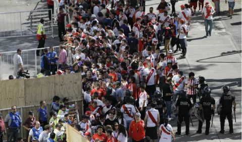 Presidente de Fifa le tira la pelota a Conmbeol por quejas de River Plate