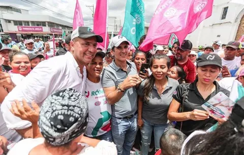 Más de 1,500 simpatizantes cierran campaña en Santiago con 'Bolita' Ellis