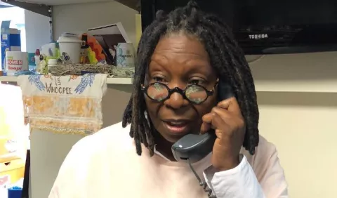   Whoopi Goldberg  casi muere de neumonía