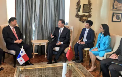 Xi Jinping se reúne con el presidente Juan Carlos Varela 
