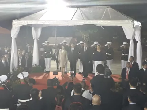 Xi Jinping llega a Panamá para la primera visita de Estado de un presidente chino al país