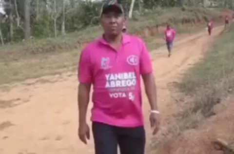 Activistas de Yanibel Ábrego agreden a periodista en cobertura