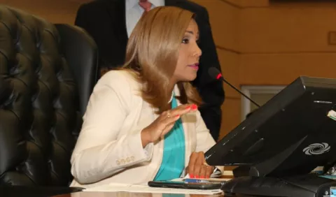 Yanibel Ábrego: 'Poder económico no me arrodillará'
