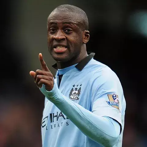 Touré mantiene a flote al City ante el Stoke 