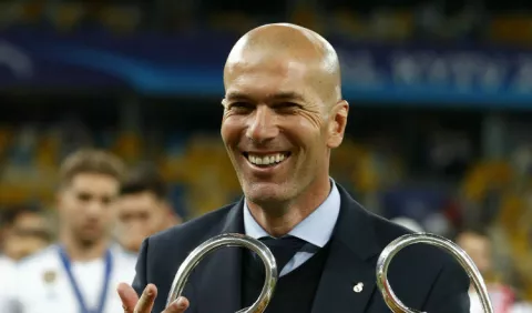 Zinedine Zidane y el 'hasta luego' más efímero en el Real Madrid