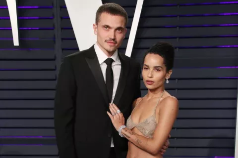 Zoë se casa en secreto con Karl 