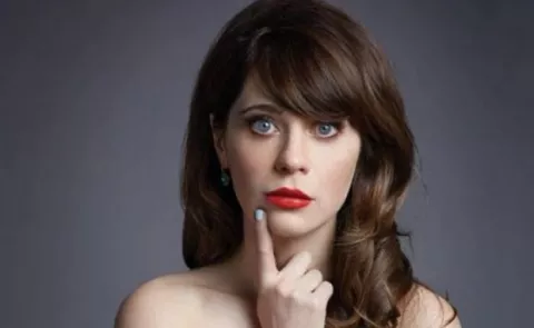Zooey tiene una relación con Jonathan de 'Hermanos a la Obra'
