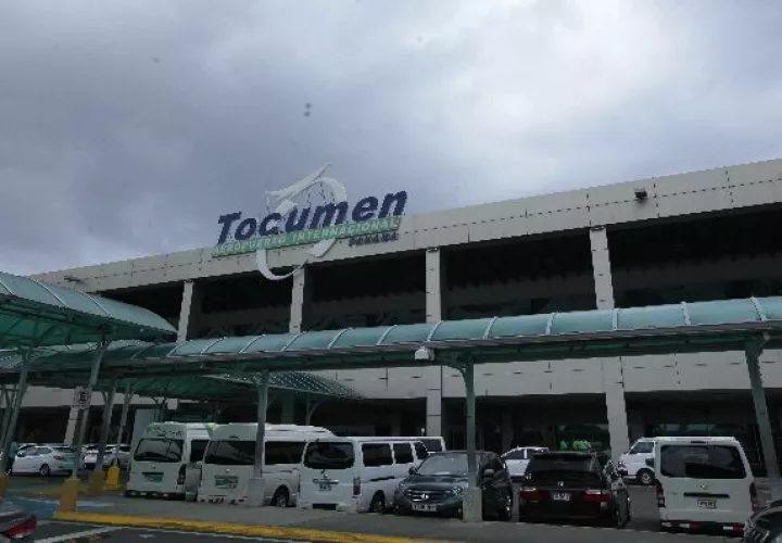 Joseph Fidanque, gerente de Tocumen S.A., aparece como director en varias empresas que han recibido contratos directos en su administración. 