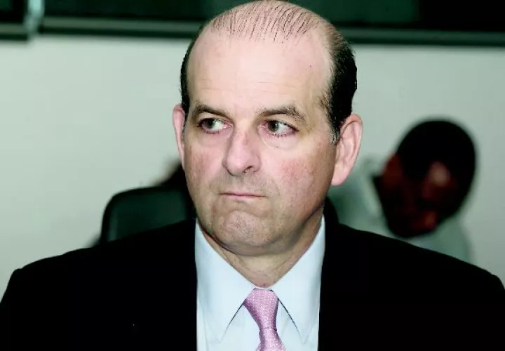 Joseph Fidanque, gerente de Tocumen S.A., aparece como director en varias empresas que han recibido contratos directos en su administración. 