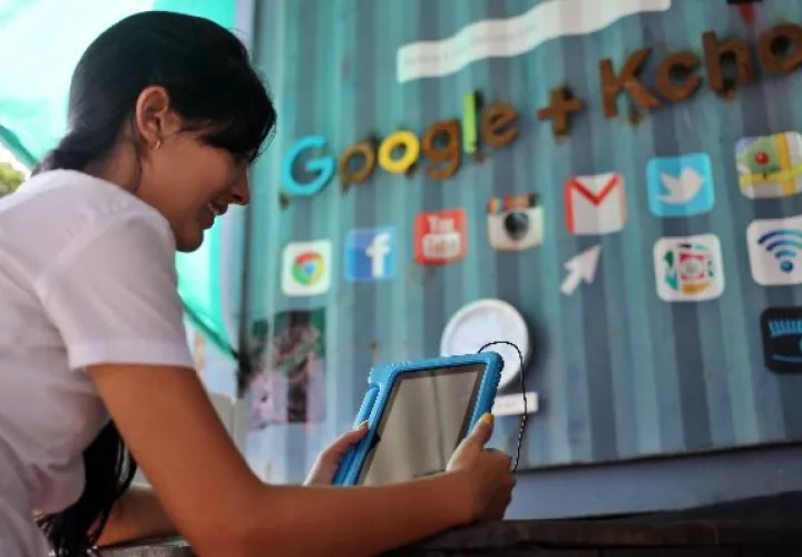  Google ha estado intentando mejorar el acceso de Cuba al internet con proyectos a gran escala.  / Web