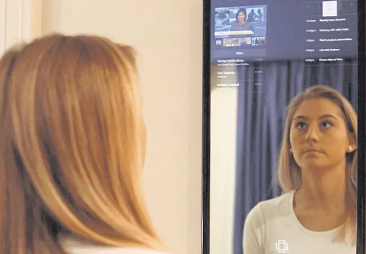 El espejo de Naked efectúa periódicamente un escaneo en 3D.