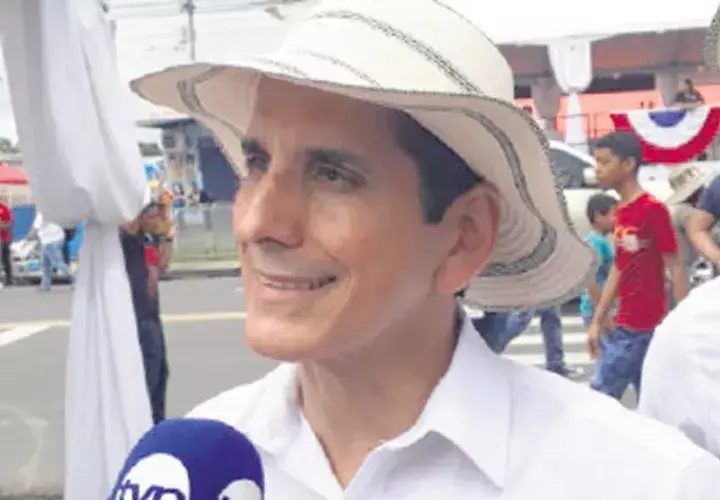 Rómulo Roux