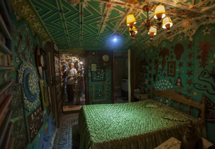 Habitación decorada por el artista. Foto/ EFE