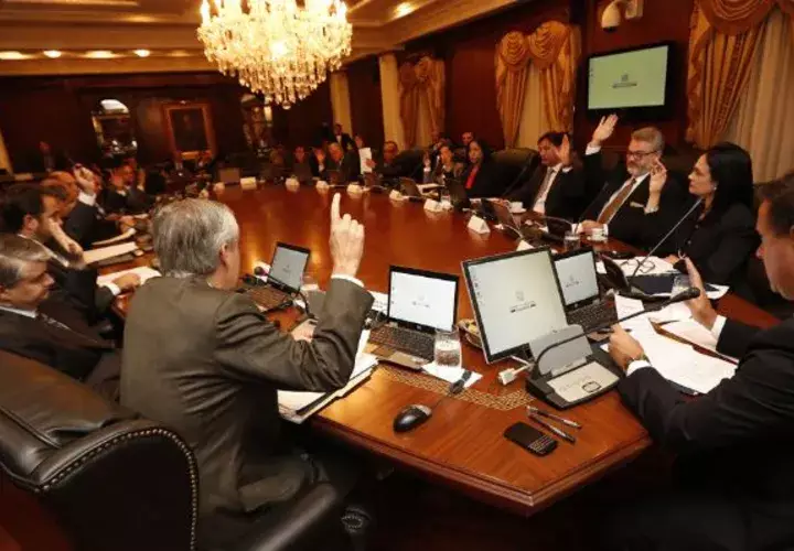 Crisis en la administración obliga a cambio de ministros 