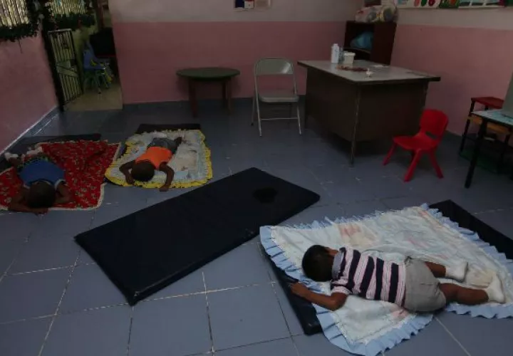 Niños asisten a Coif ilegales 