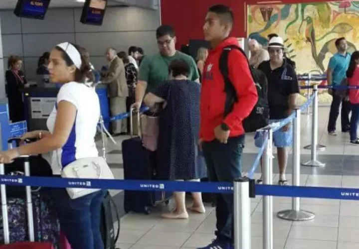 Miguel Amaya partió esta mañana rumbo a Estados Unidos.Foto/@DAVIDSALAYANDIA