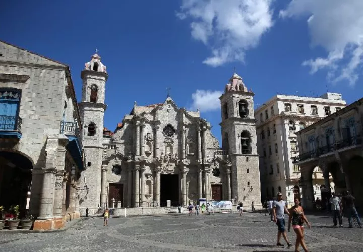 Monopolio estatal de telecomunicaciones en Cuba ampliará servicios 