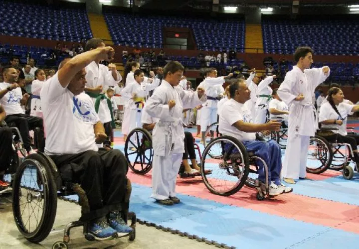  Karatecas instan a la inclusión deportiva  