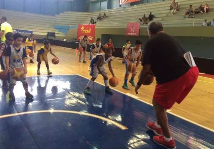 Flor Meléndez, con la juventud 