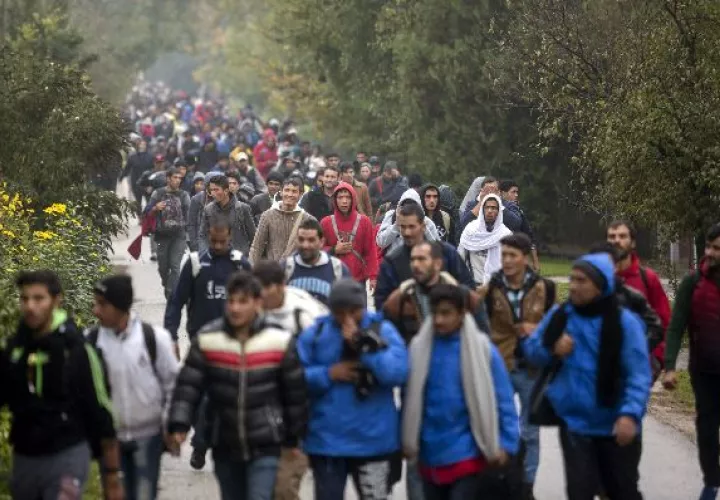         Migrantes llegan a Eslovenia, tras cierre de la frontera húngara 