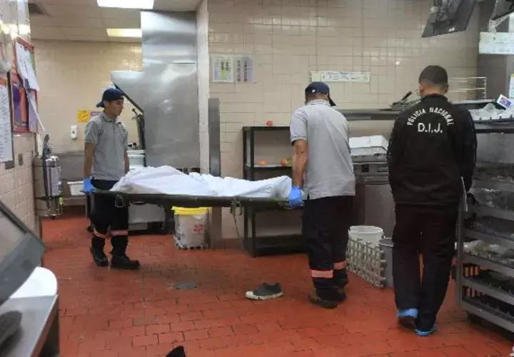 Indignación sintió la ciudadanía al conocer que una cajera de un restaurante de comida rápida fue asesinada porque solo había $40.00 en la máquina registradora.  / Foto Eliécer Santamaría