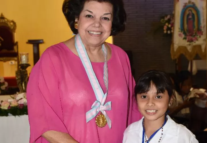 4. Alumna ganadora del primer premio de la categoría de pictórico nivel I, Génesis María Araúz Guerra, estudiante del segundo grado de la escuela Doleguita, en la provincia de Chiriquí. 