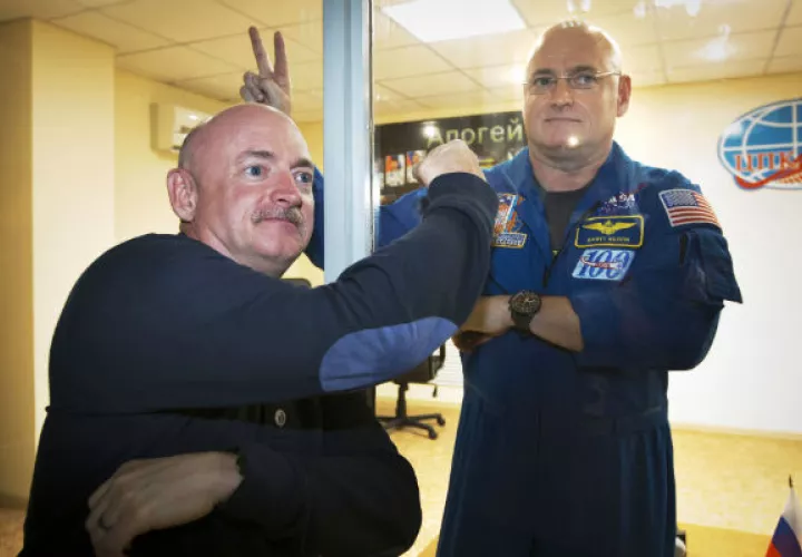 El astronauta Scott Kelly (dcha). Foto/ AP