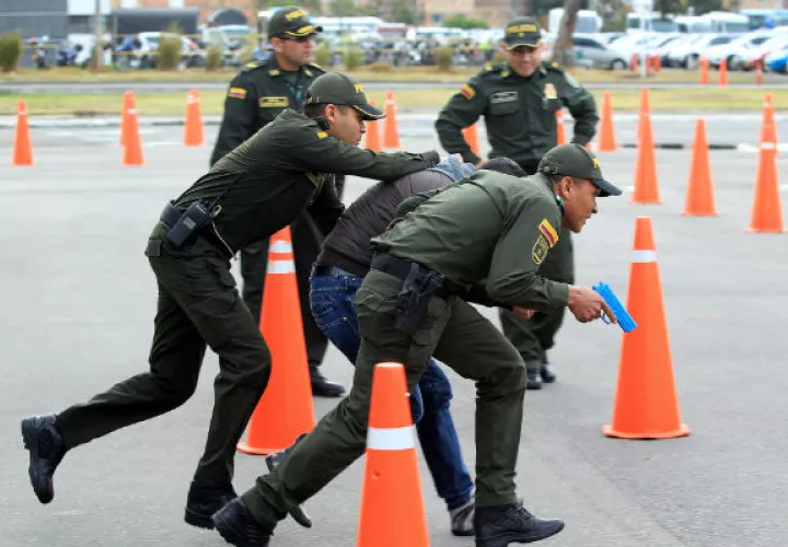 Entrenamiento de protección a protegidos. Foto/ EFE